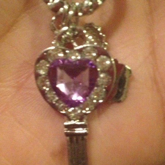 Beautiful Key Charm on a 22-inch Necklace - Picture 2 of 3