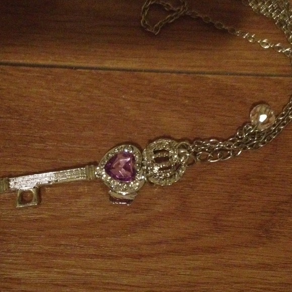 Beautiful Key Charm on a 22-inch Necklace - Picture 3 of 3