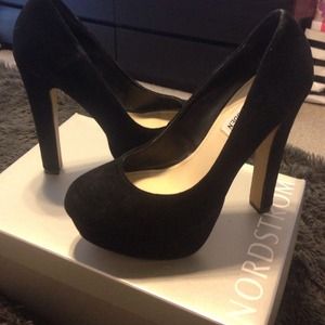 JUST REDUCED Steve Madden Black Platform Pump