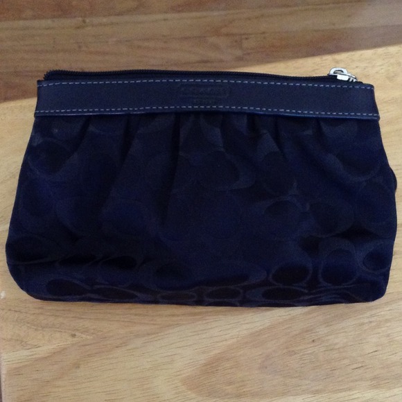 Coach wristlet clean very cute price cut