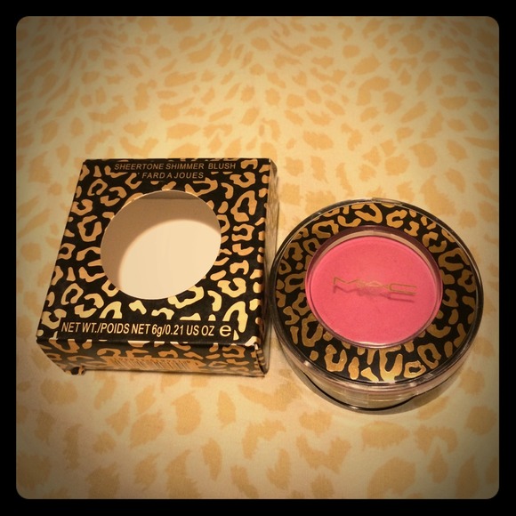 MAC Blush never used !! Only swatched