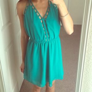 Short adorable green dress! 👗