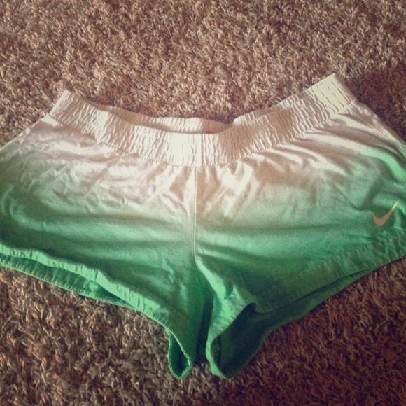 Nike shorts - Picture 1 of 2