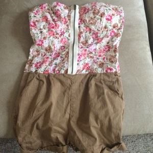 Cute flowered romper!