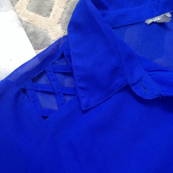 ✖️SOLD✖️ Sheer Royal Blue Blouse with Open - Picture 2 of 3