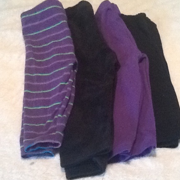 4 pairs of little girl legging.