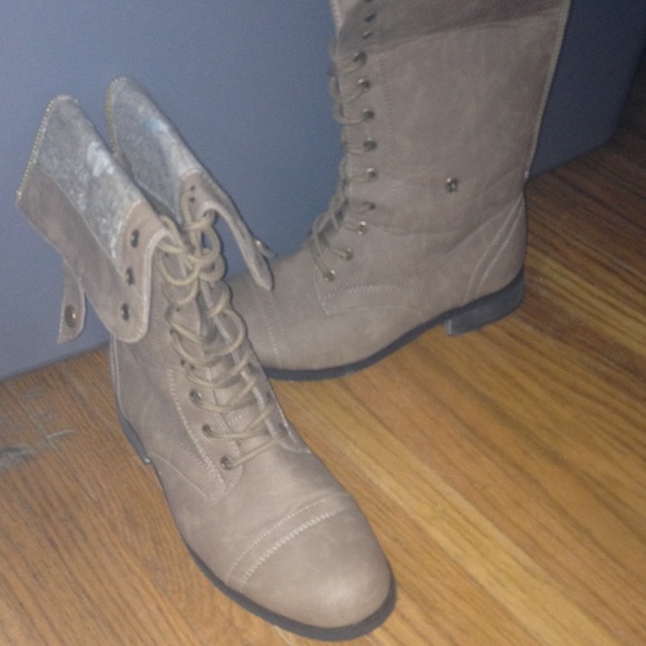 Combat boots
