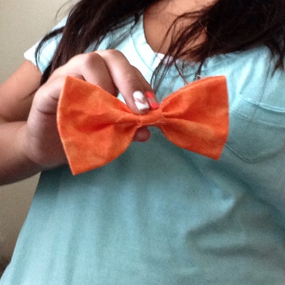 Two beautiful bows - Picture 3 of 3