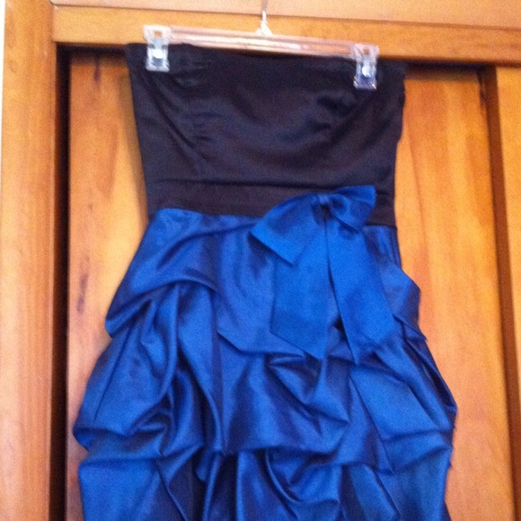 Strapless ruffled dress - Picture 1 of 2