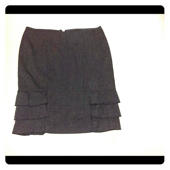 Super cute grey skirt
