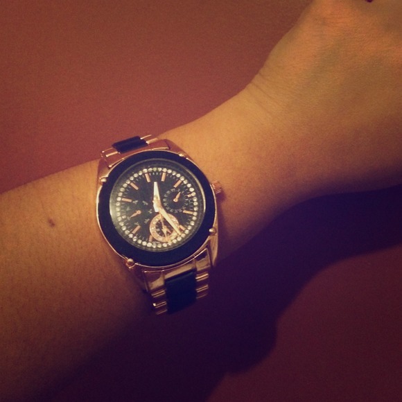 ⌚️✨Black and Gold Watch✨⌚️