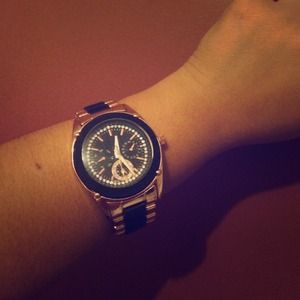 ⌚️✨Black and Gold Watch✨⌚️