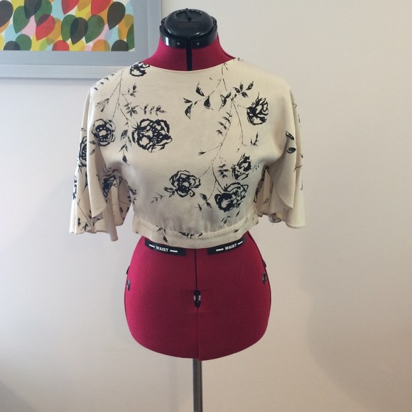 SOLD Beautiful Vintage Floral Blouse