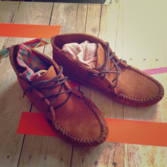 minnetonka Moccasin ankle boot size 7 LIKE NEW!