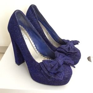 BLUE SPARKLY PUMPS