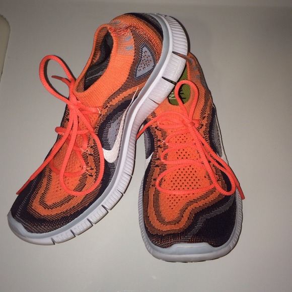 Nike Shoes - Nike free flynit plus
