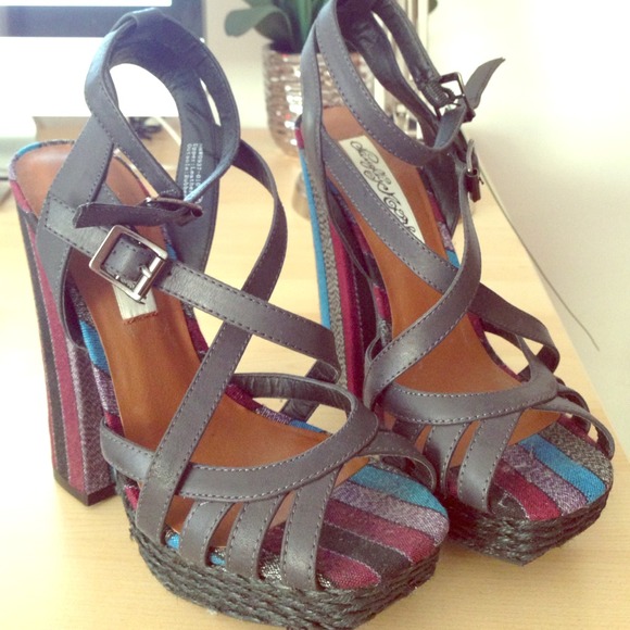 Size 7.5 Naughty Monkey sandals