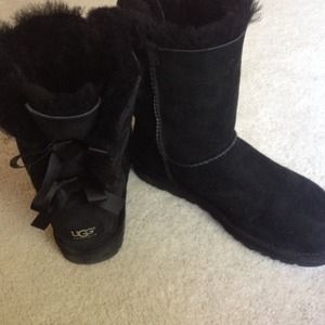 Black Bow Uggs New Condition