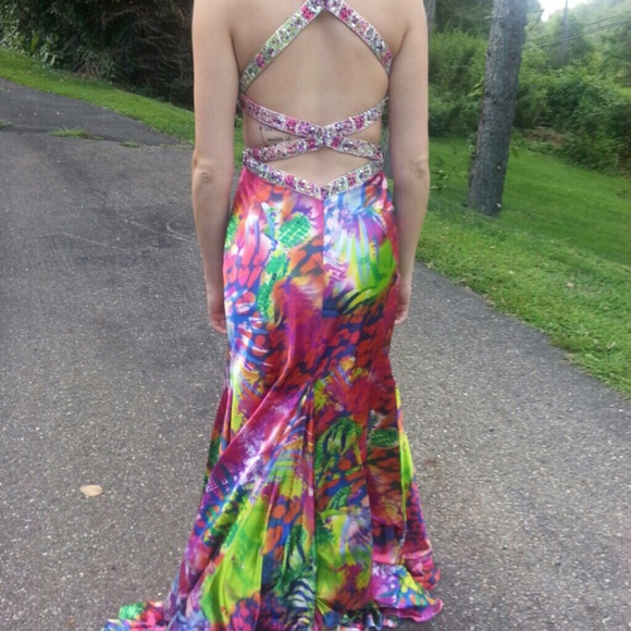 FINAL SALE!! NWOT! Prom dress size 4! - Picture 4 of 4