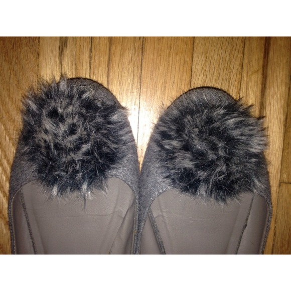 DOLLHOUSE grey flats w/ faux fur Pom ball - Picture 2 of 2