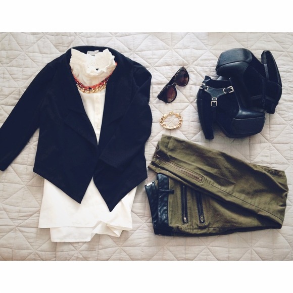 🎉HP J.Crew Ruffled Collar Blouse