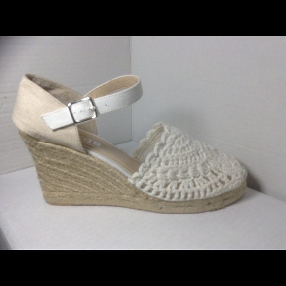 ⬇️NWOT Crocheted Wedge Espadrilles - Picture 3 of 4