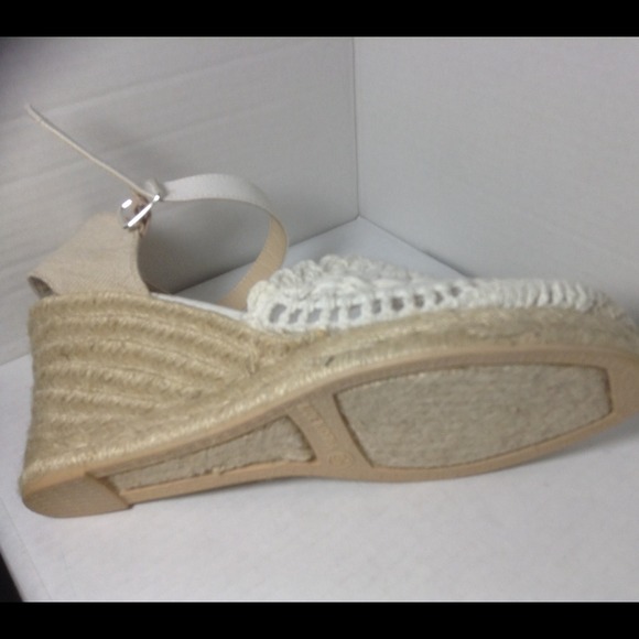 ⬇️NWOT Crocheted Wedge Espadrilles - Picture 4 of 4