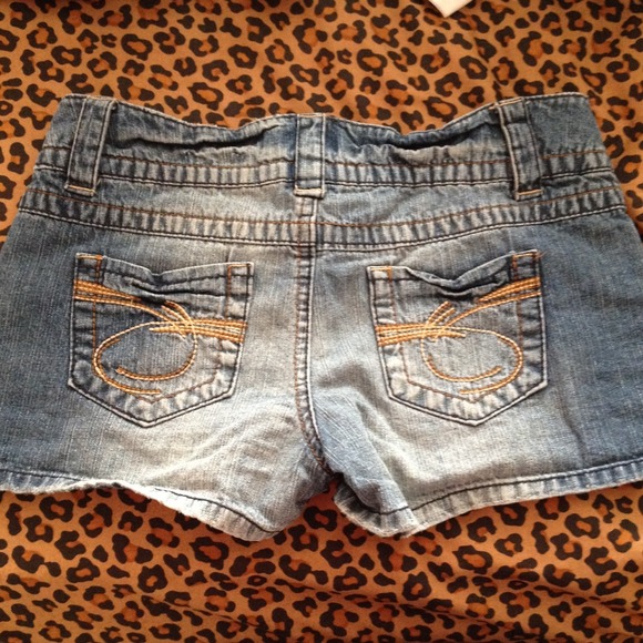 shorts - Picture 2 of 3