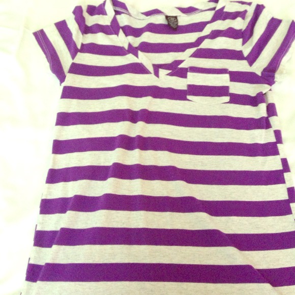 Empire v neck tee