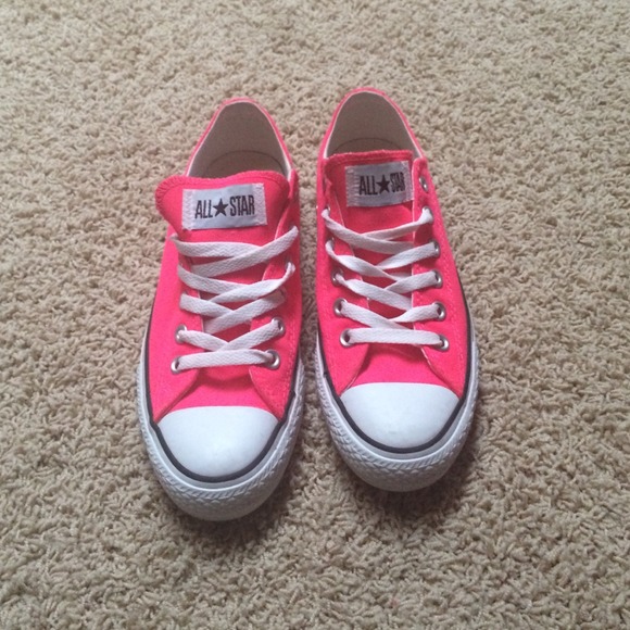 Women's size 8 hot pink converse