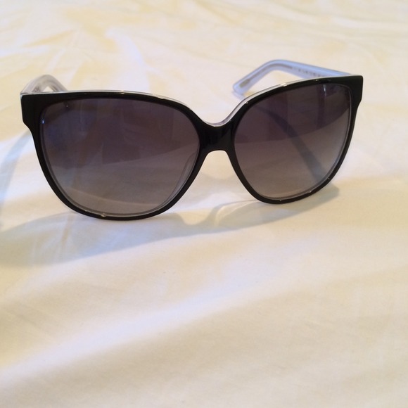 Ralph Lauren (RA 8085) Sunglasses - Picture 2 of 4