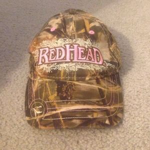 Redhead camo/pink hat