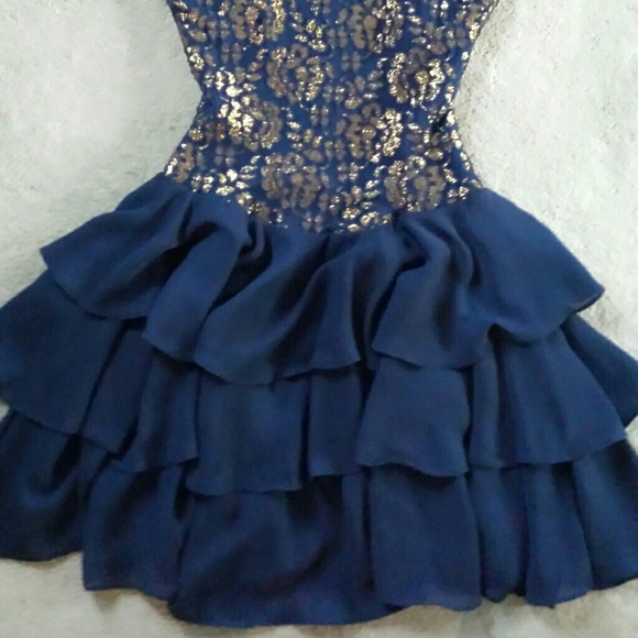 Dress with lace/gold "tinsel" - Picture 2 of 5