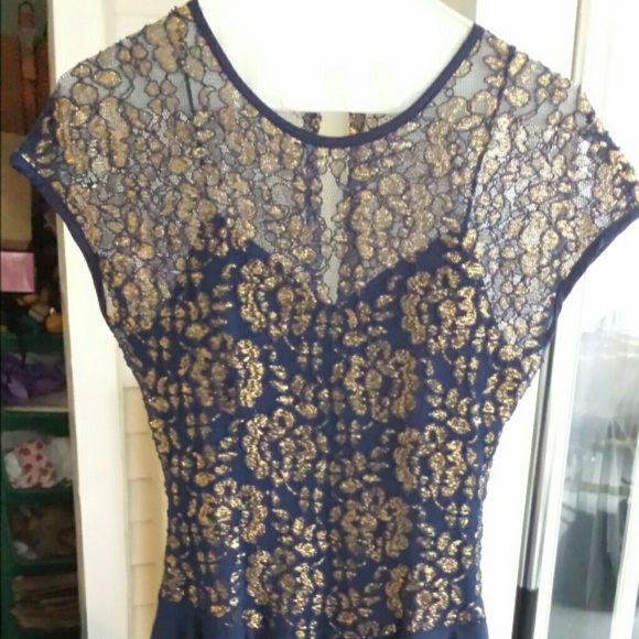 Dress with lace/gold "tinsel" - Picture 3 of 5