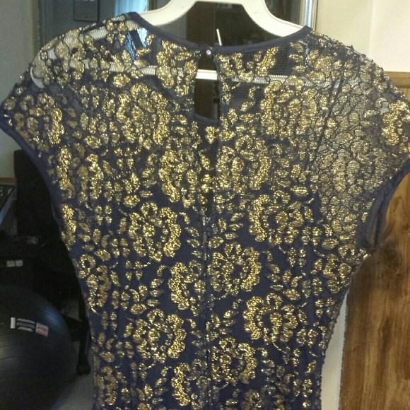 Dress with lace/gold "tinsel" - Picture 4 of 5