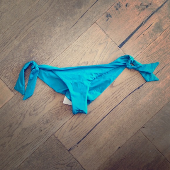 NWT vitamin a bikini bottom size small