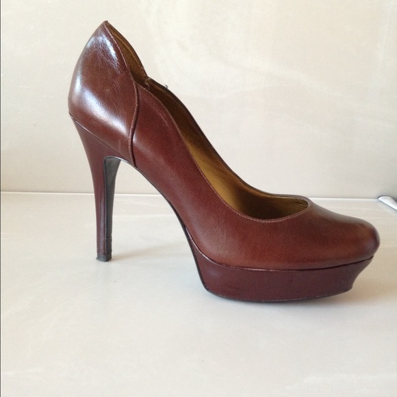 GUESS brown pumps! - Picture 3 of 3