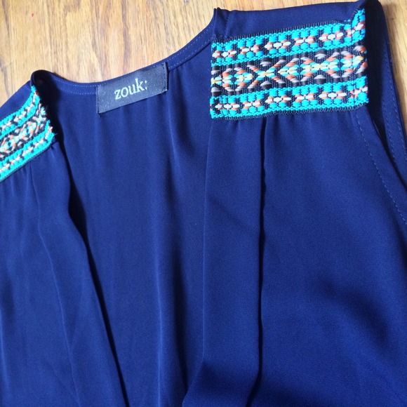 🌙NEW Zouk: Wrap Style Blue Navajo Shoulder Top - Picture 2 of 3