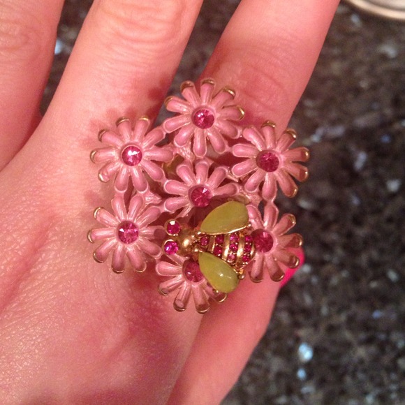 Betsey Johnson Jewelry - ⬇️reduced⬇️ Betsey Johnson flower/bee ring!