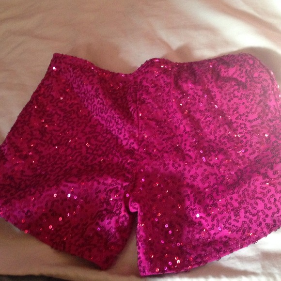 Shorts - Picture 2 of 3