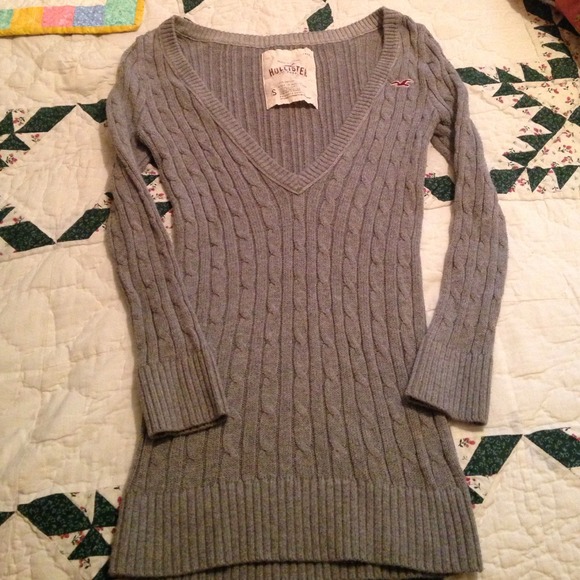 small hollister sweater