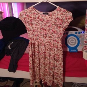 Cute flowery dress.