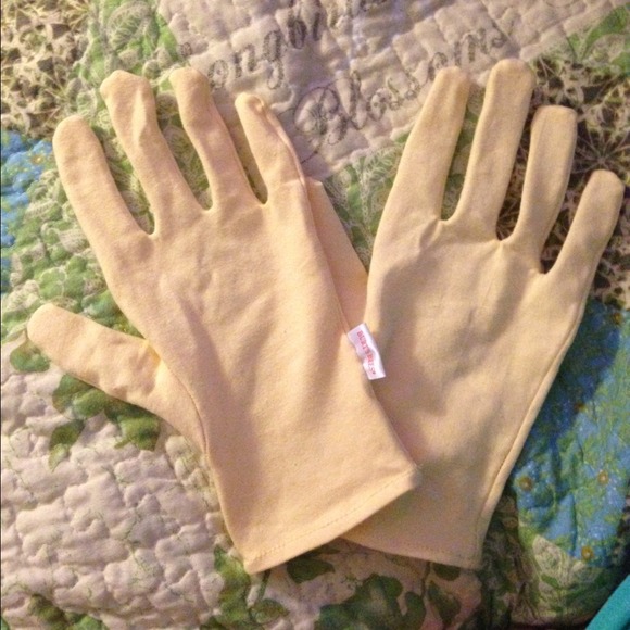 Burt's bees gloves
