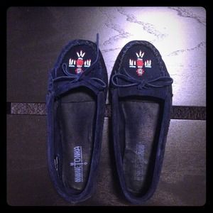 Minnetonka slip on