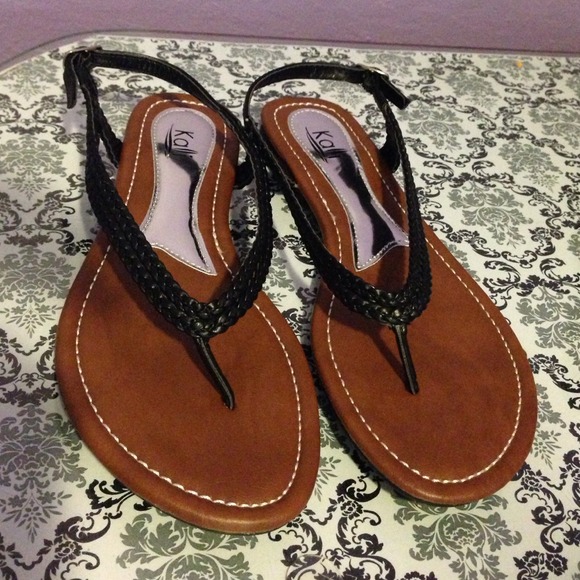 Nwot black Kalli sandals