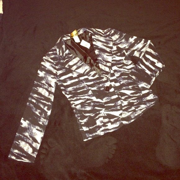 BRAND NEW! Animal print blazer