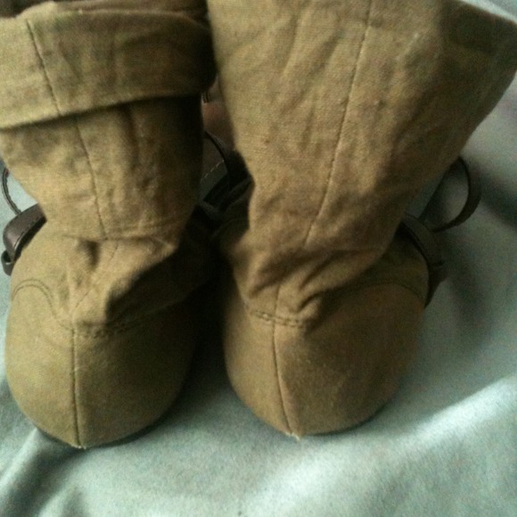 Sandals - Picture 2 of 4