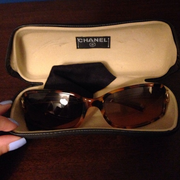 Chanel vintage sunglasses main image 4