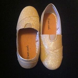 Gold glitter shoes