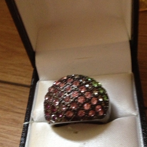 Forever 21 Beautiful Black Ring - Picture 3 of 4